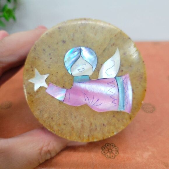 Vintage Handcrafted Stone Trinket Box – Angel Inlay with Mother of Pearl - Picture 13 of 13